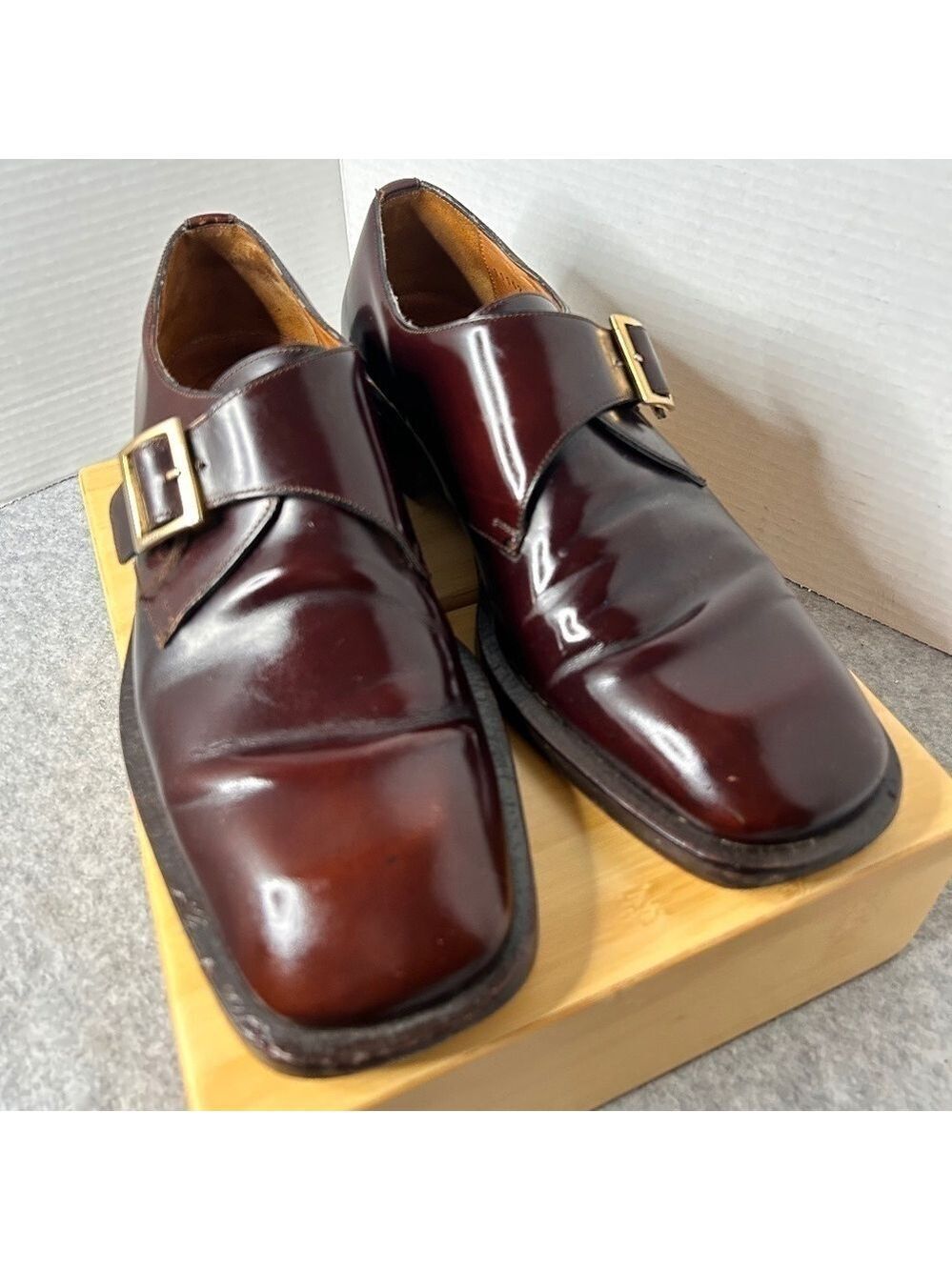 Vintage GUCCI Mens Burgundy Loafer Gold Side Buckle Sz 7.5M Wood Sole. Heavy sho